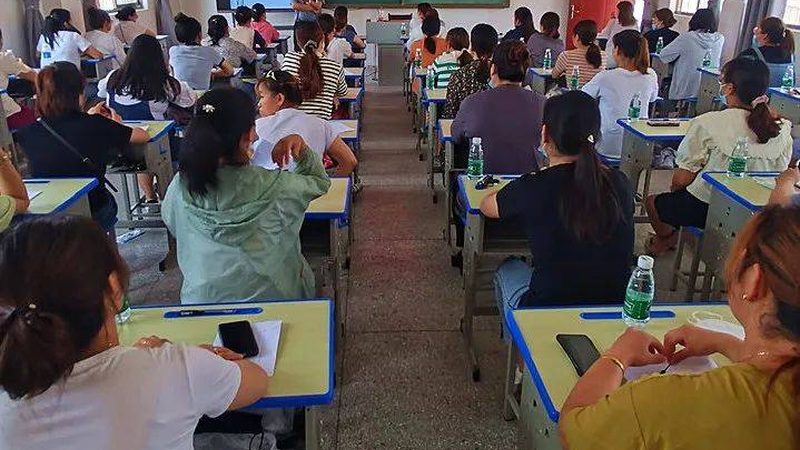 会计培训机构根据其课程设置、教学方式、师资力量等方面，可以分为以下几类：