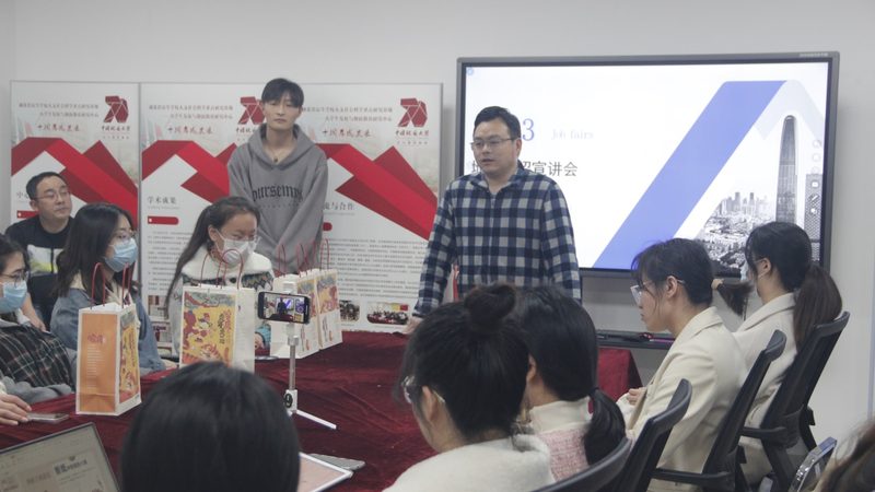 职业培训补贴申请流程相对简单，大致如下：